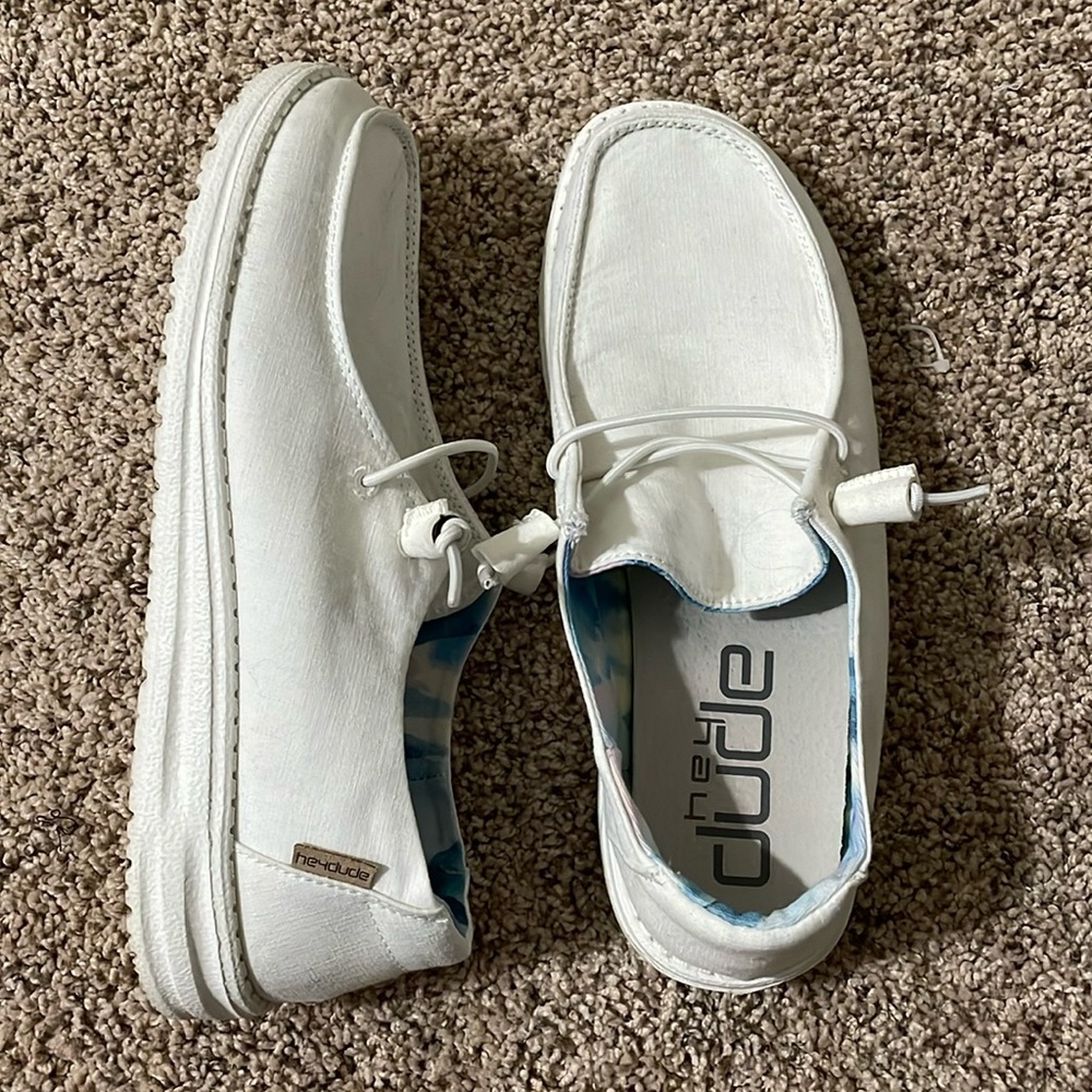 New white hey dudes. Size 8